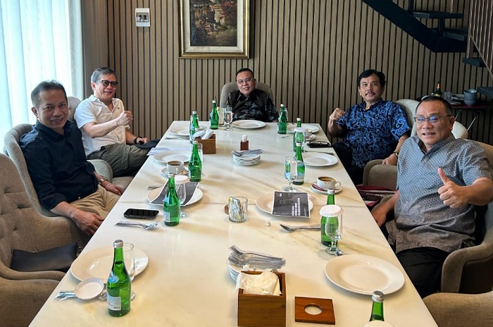 Rocky Gerung Bertemu dengan Sufmi Dasco. (Dok. Syahganda Nainggolan)