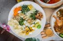 Hidangan sehat tidak harus hambar. Dengan pilihan bahan cerdas dan metode memasak yang tepat, sajian khas Indonesia bisa tampil lebih bernutrisi tanpa kehilangan cita rasa autentiknya.