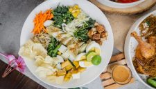 Hidangan sehat tidak harus hambar. Dengan pilihan bahan cerdas dan metode memasak yang tepat, sajian khas Indonesia bisa tampil lebih bernutrisi tanpa kehilangan cita rasa autentiknya.
