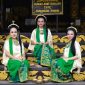 Sebuah Rumah Bubungan Tinggi khas suku Banjar di Kalimantan Selatan yang berdiri megah, menampilkan keindahan arsitektur tradisional dengan atapnya yang menjulang tinggi, mencerminkan identitas budaya yang kaya dan unik.