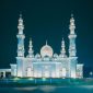 Masjid Sultan Suriansyah, masjid tertua di Kalimantan Selatan, berdiri megah sebagai saksi bisu kejayaan dan pusat peradaban Kesultanan Banjar di masa lalu, memancarkan nilai historis dan keagamaan yang mendalam.