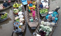 Pesona Pasar Terapung: Menelusuri Jejak Peradaban di Atas Air