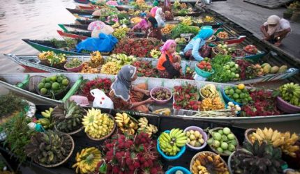 Pesona Pasar Terapung: Menjelajah Detak Jantung Budaya Air Nusantara