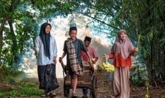 Ketupat: Bukan Sekadar Makanan, tapi Jalinan Kisah Nusantara yang Tak Lekang Waktu
