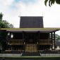Patung Sultan Suriansyah berdiri gagah di Banjarmasin, mengenang pendiri Kesultanan Banjar yang mengubah arah sejarah wilayah ini dengan memeluk agama Islam. Terlihat pula latar belakang arsitektur tradisional Banjar yang mencerminkan kekayaan budaya yang telah diwariskan.