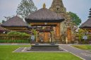 Makam Datu Mabrur di Pulau Tidung, Kepulauan Seribu, menjadi situs ziarah penting yang menyimpan kisah-kisah kearifan lokal serta spiritualitas yang diyakini melindungi pulau dan penghuninya. Tempat ini menggambarkan perpaduan antara kepercayaan kuno dengan kehidupan modern masyarakat pesisir.