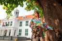 Patung Sultan Suriansyah, raja pertama Kesultanan Banjar, berdiri megah sebagai simbol awal mula kejayaan sebuah peradaban Islam di bumi Kalimantan. Potret ini menunjukkan betapa pentingnya sosok beliau dalam sejarah dan budaya Banjar.