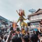 Potret keindahan rumah-rumah panggung tradisional Dayak Meratus yang berdiri kokoh di tengah hijaunya hutan Kalimantan, mencerminkan harmoni kehidupan masyarakat adat dengan alam. Balai-balai ini bukan hanya tempat tinggal, tetapi juga pusat spiritual dan sosial yang menjaga denyut nadi kebudayaan mereka.