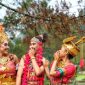 Ilustrasi seorang Raden dalam balutan busana tradisional Jawa yang anggun, melambangkan kebijaksanaan dan kemuliaan para tokoh bangsawan dalam berbagai cerita rakyat Indonesia yang kaya akan nilai luhur. Gambaran ini merefleksikan estetika dan karakter utama dari para pahlawan legendaris yang menginspirasi banyak generasi.