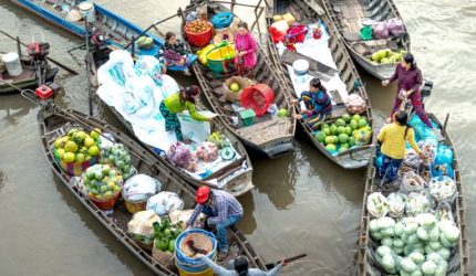 Pesona Pasar Terapung: Dari Jual Beli Hingga Pusat Kebudayaan Nusantara