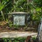 Makam keramat Datu Mabrur di Teluk Selong, Martapura, Kalimantan Selatan, menjadi pusat ziarah spiritual bagi ribuan umat dari berbagai penjuru, melestarikan jejak kearifan sang ulama legendaris. Nisan yang sederhana ini menjadi saksi bisu perjalanan panjang seorang waliyullah dalam menyebarkan ajaran Islam dan meninggalkan warisan spiritual yang tak lekang oleh zaman.